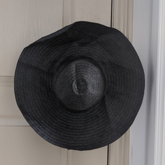 Ardene Accessories - Round Straw Hat